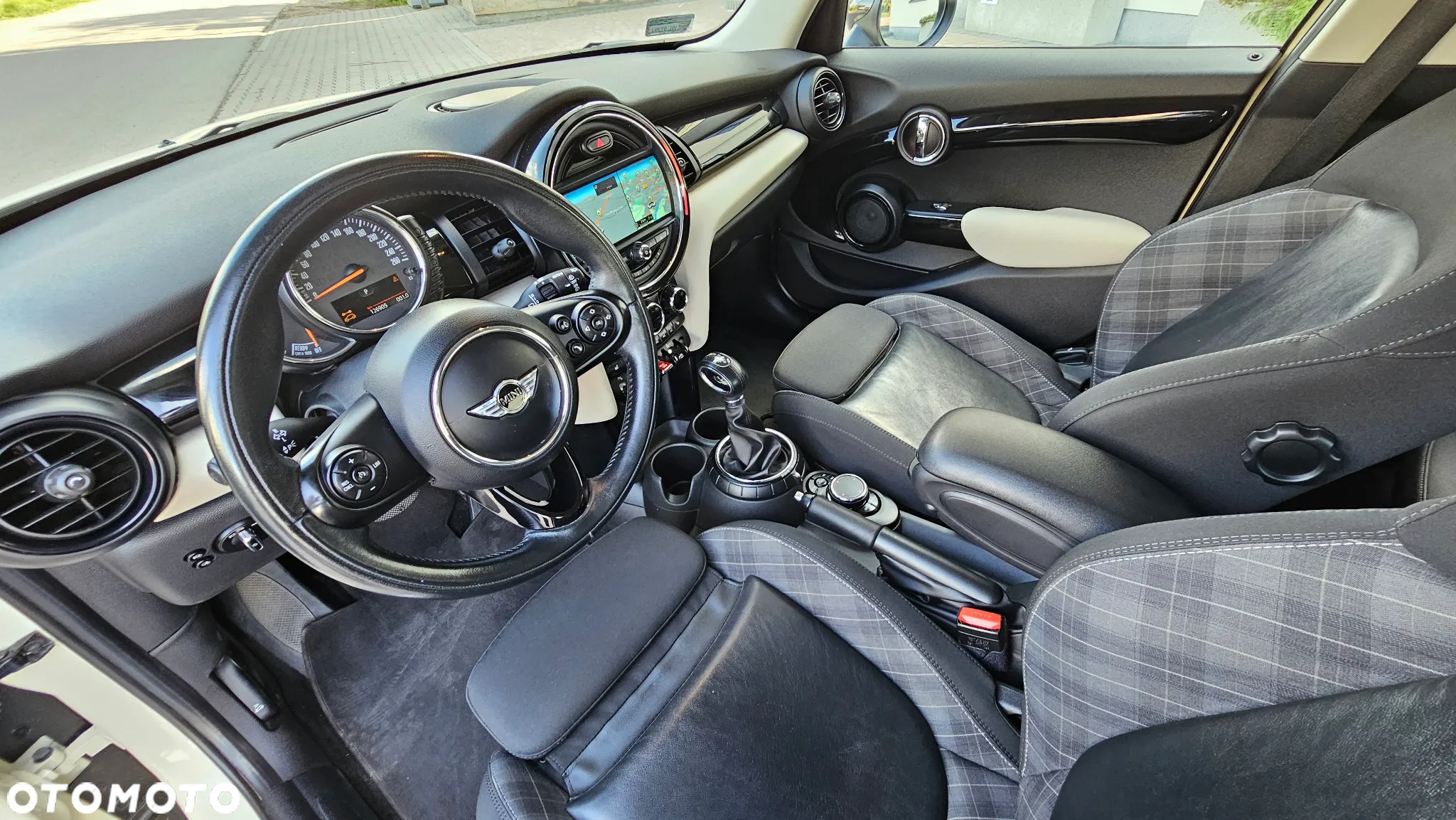 MINI Cooper Standard - 15