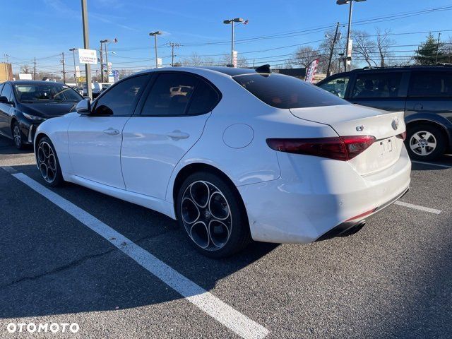 Alfa Romeo Giulia 2.0 Turbo 16V AT8-Q4 Veloce Ti - 2