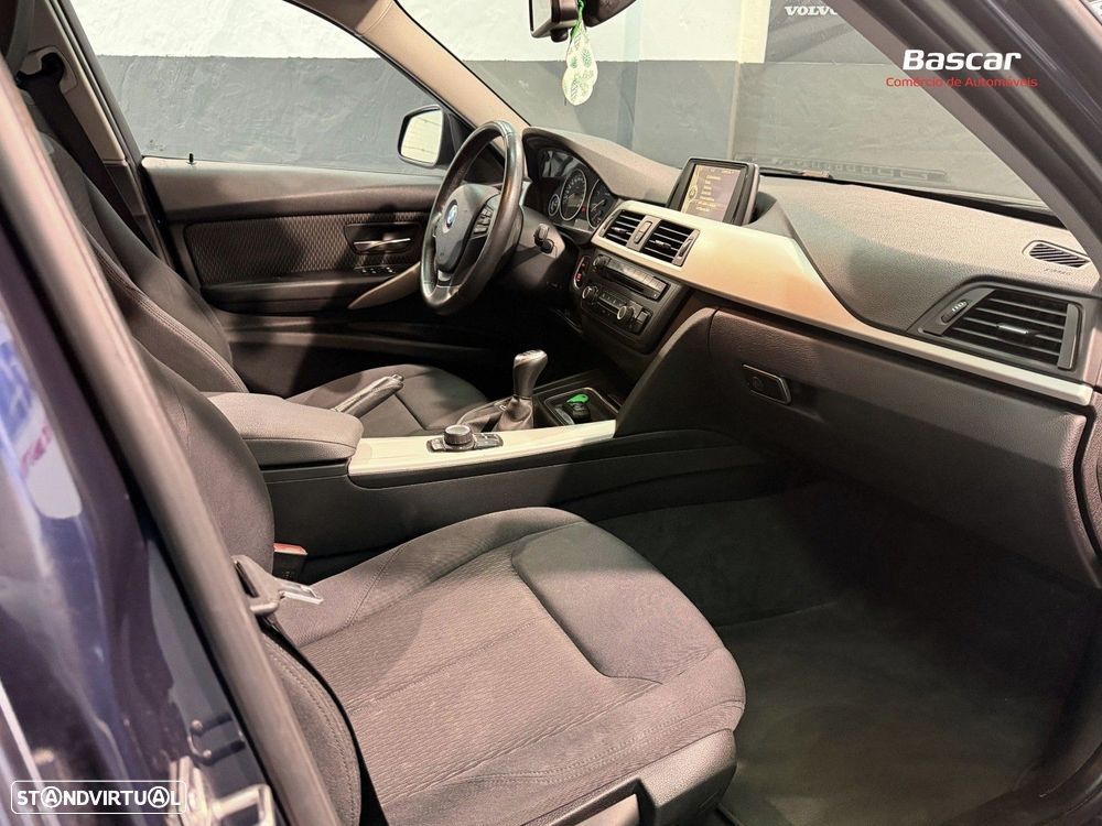 BMW 318 d Line Luxury - 12