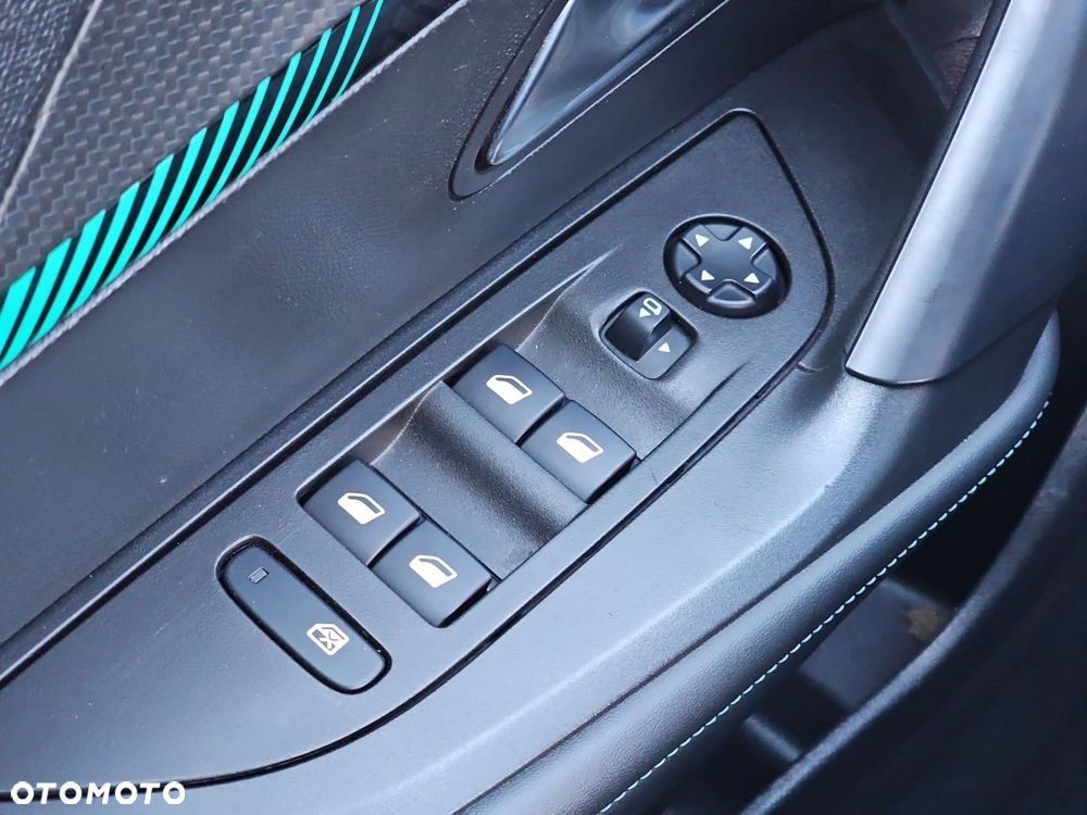 Peugeot 2008 PureTech 130 Allure S&S EAT8 - 29