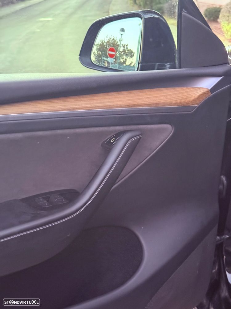 Tesla Model Y Long Range Dual Motor AWD - 9