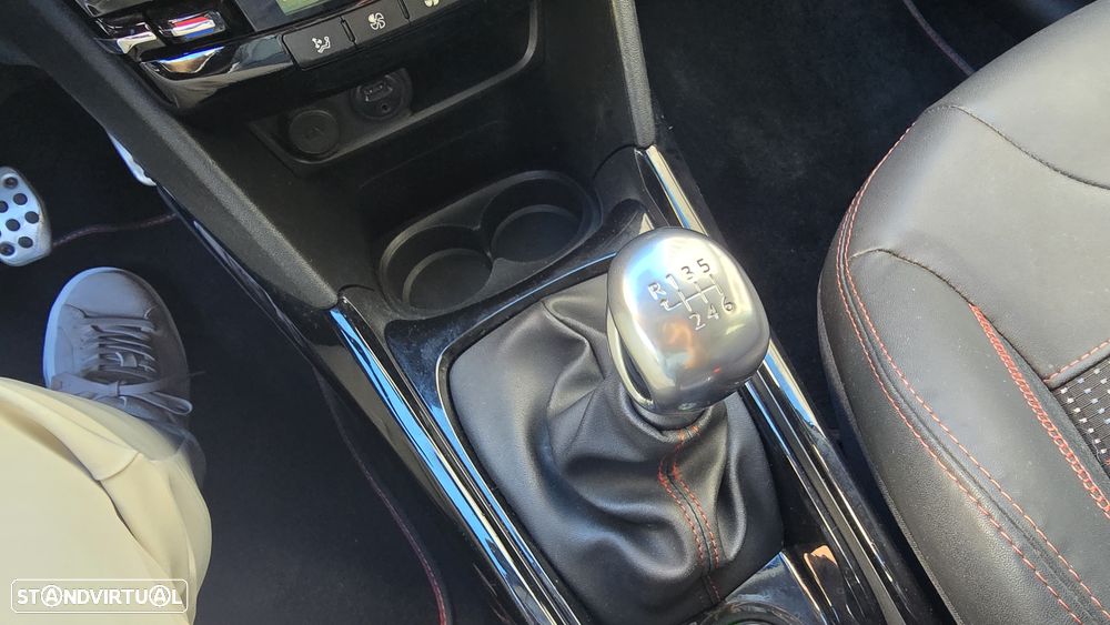 Peugeot 2008 1.6 BlueHDi GT Line - 34