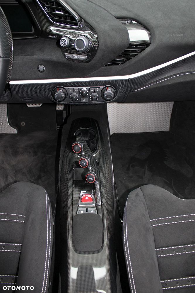 Ferrari 488 Pista - 32