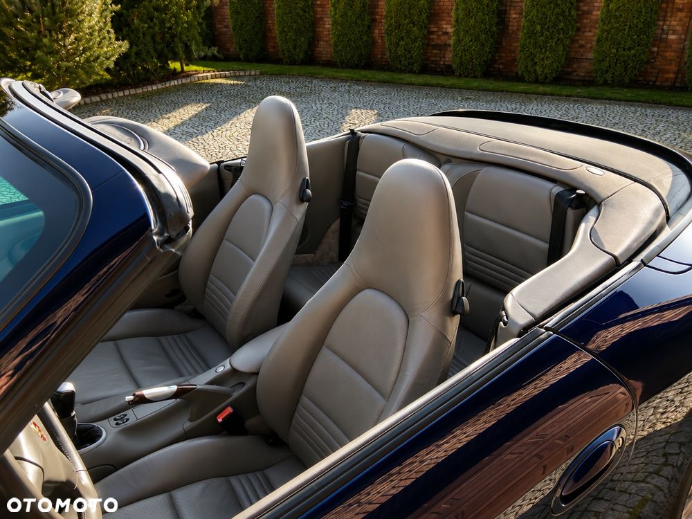 Porsche 911 Carrera 4 Cabrio - 3