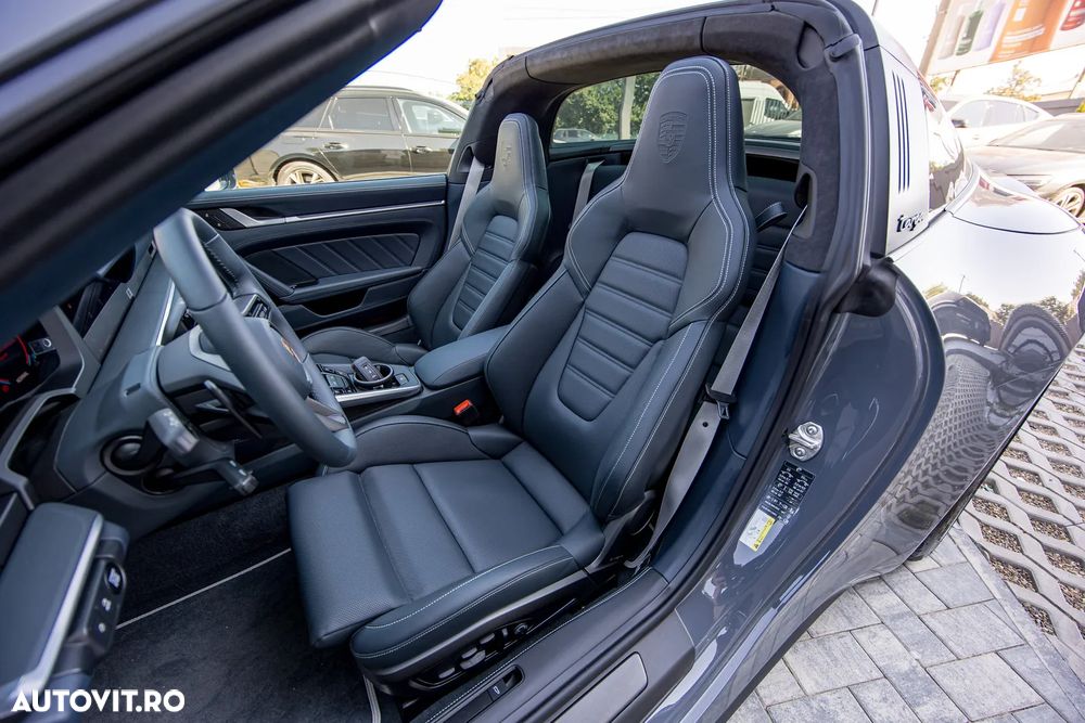 Porsche 911 4 GTS PDK - 28