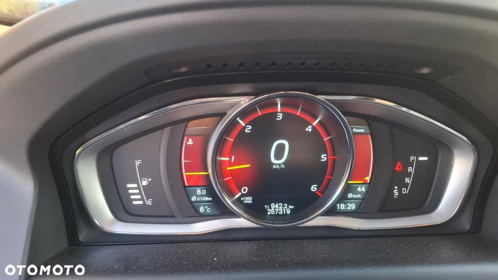 Volvo XC 60 D5 AWD Momentum - 10