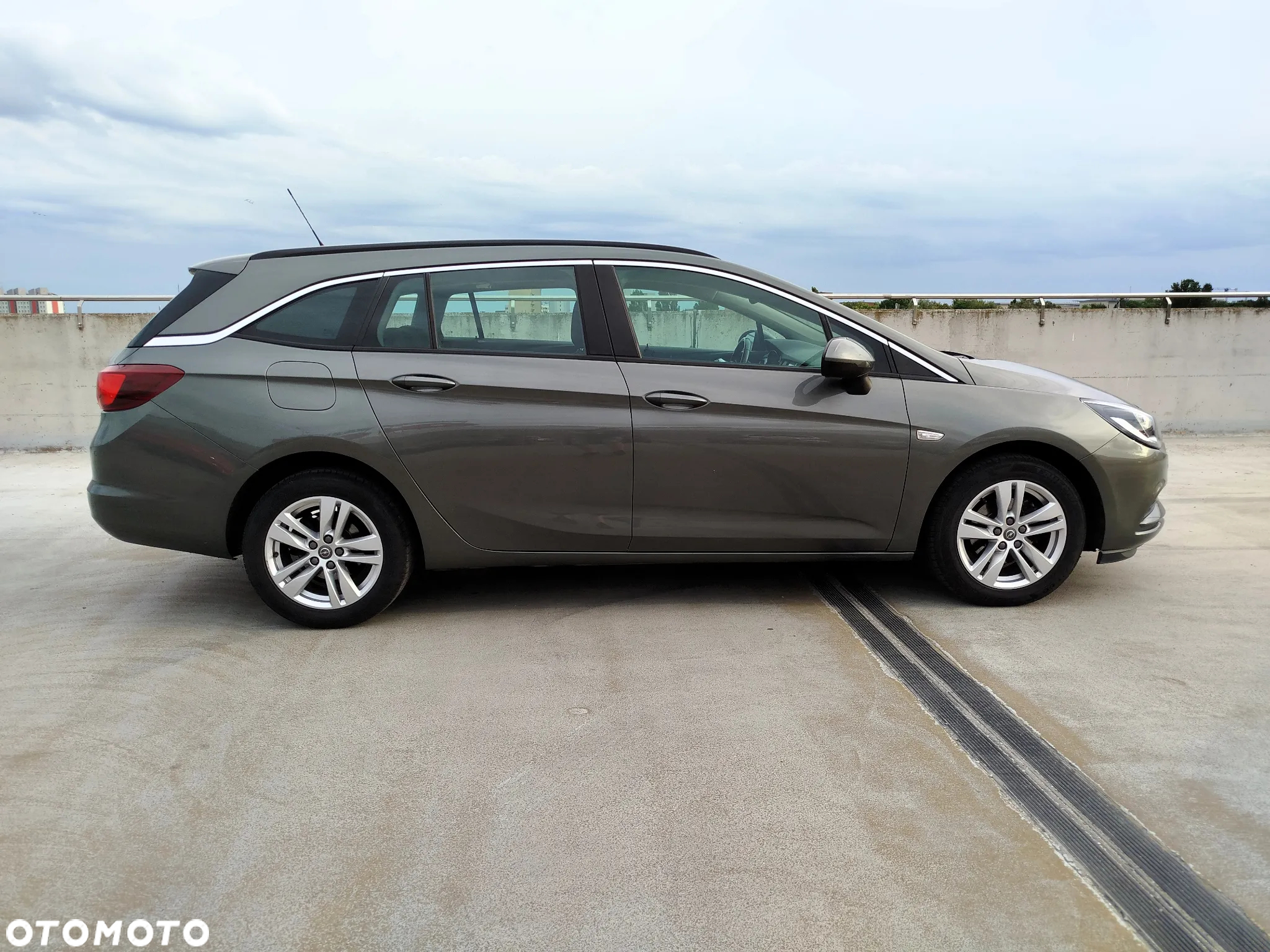 Opel Astra 1.4 Turbo Sports Tourer Dynamic - 4
