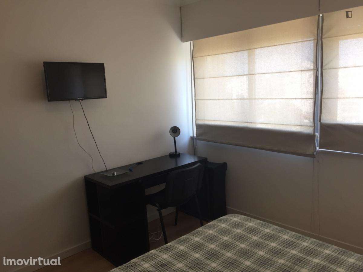 Quarto - localizado em Telheiras Lisbon - Grande imagem: 3/17