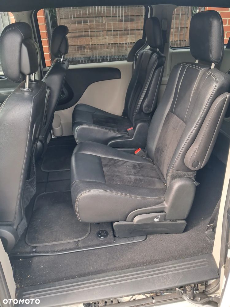 Dodge Grand Caravan - 11