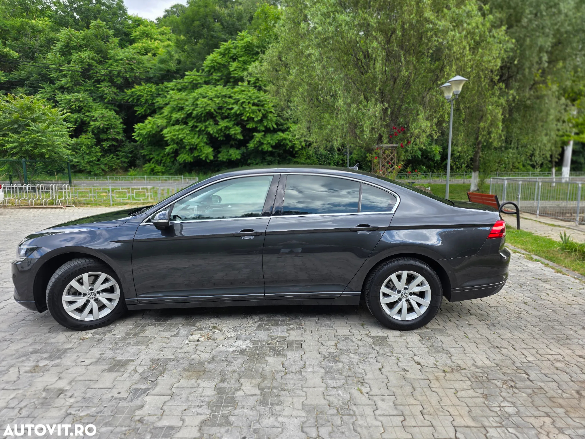 Volkswagen Passat - 37