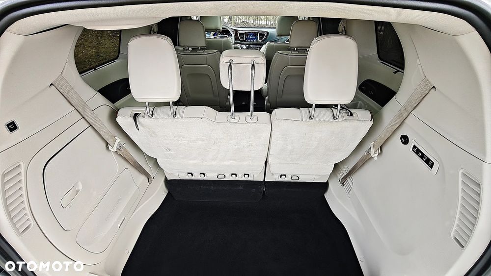 Chrysler Pacifica - 39