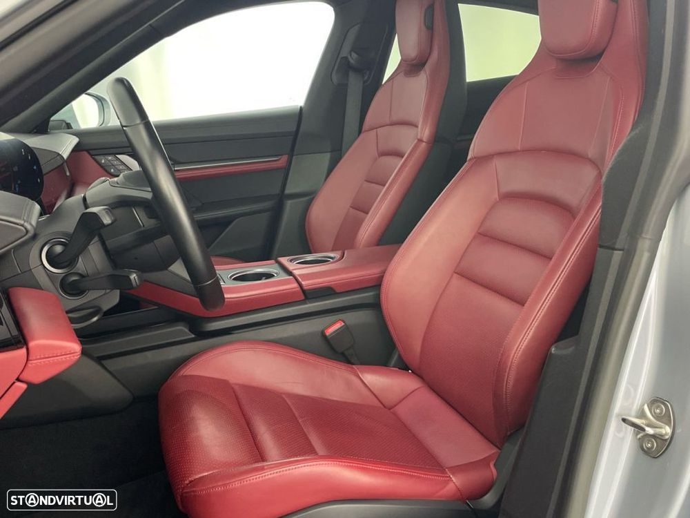 Porsche Taycan Standard - 18