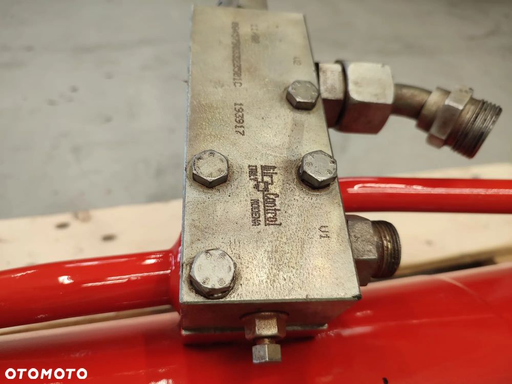 Siłownik podnoszenia masztu Manitou MLT 741 - 9