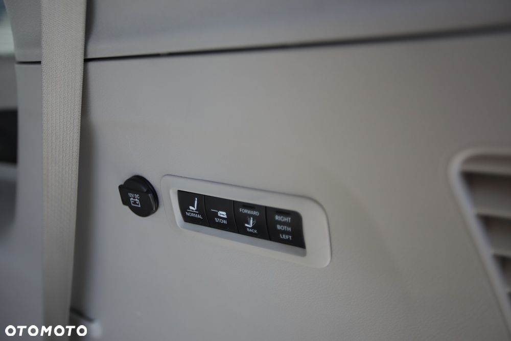 Chrysler Pacifica - 16