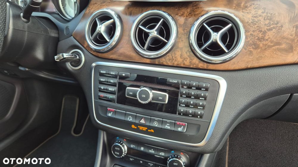 Mercedes-Benz GLA 200 7G-DCT AMG Line - 24