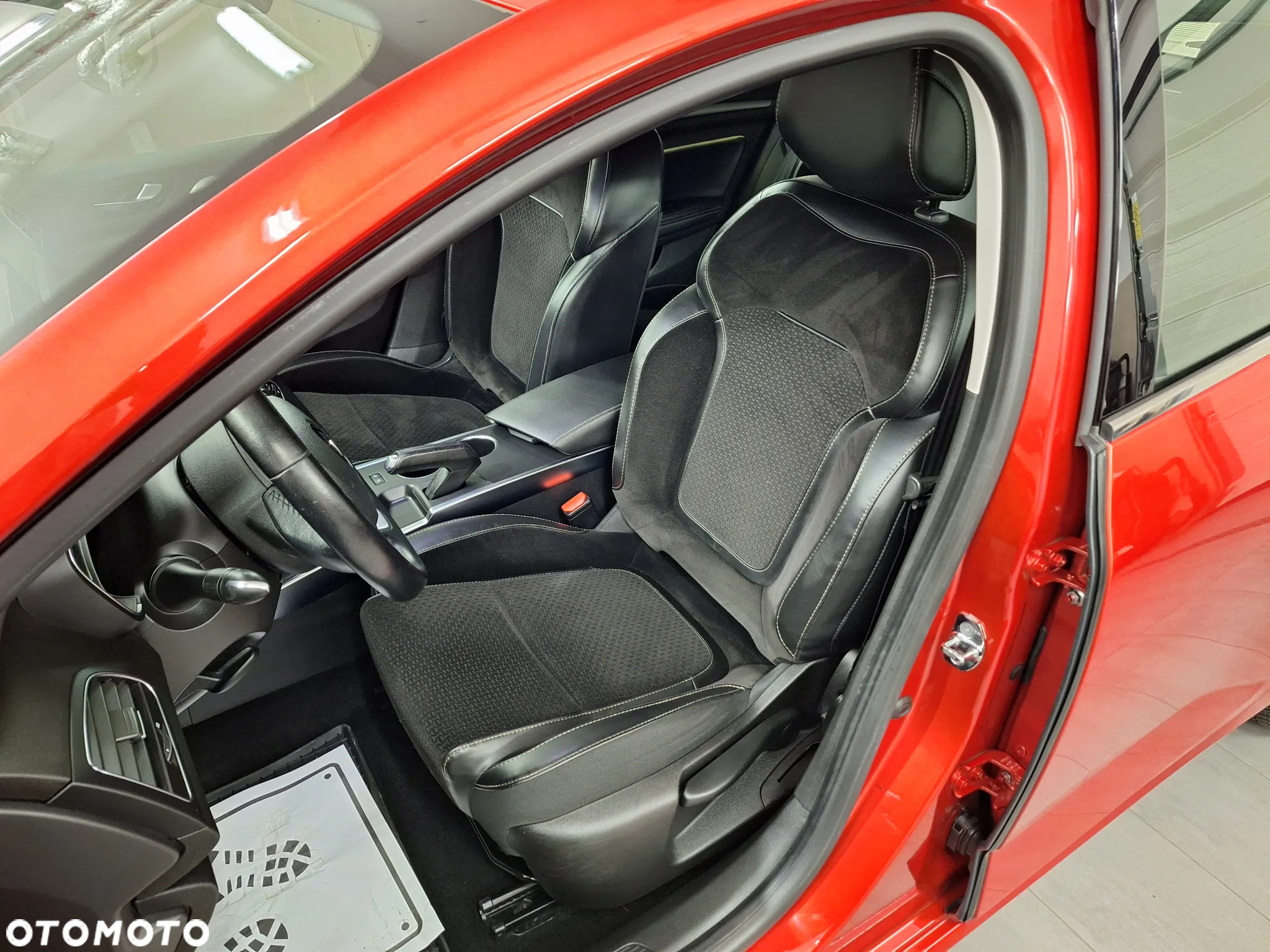 Renault Megane ENERGY TCe 130 BUSINESS - 17