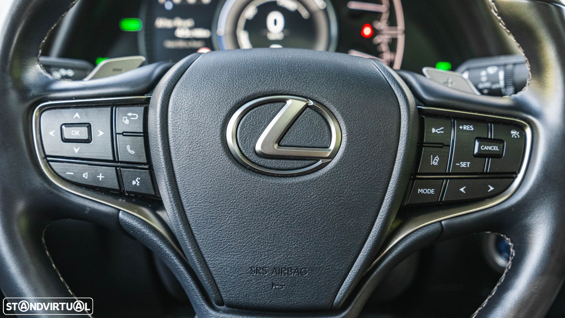 Lexus ES 300h Special Edition - 24