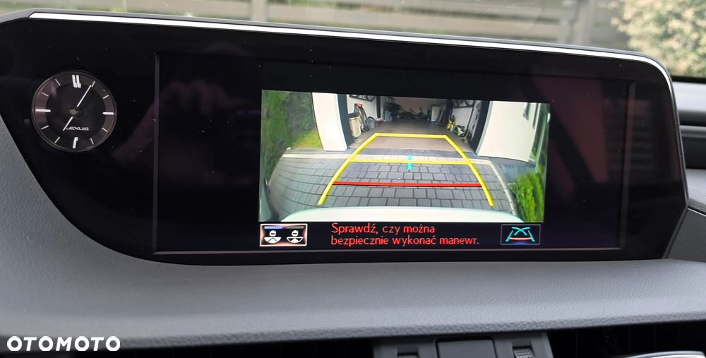 Lexus ES 300h Business Edition - 17