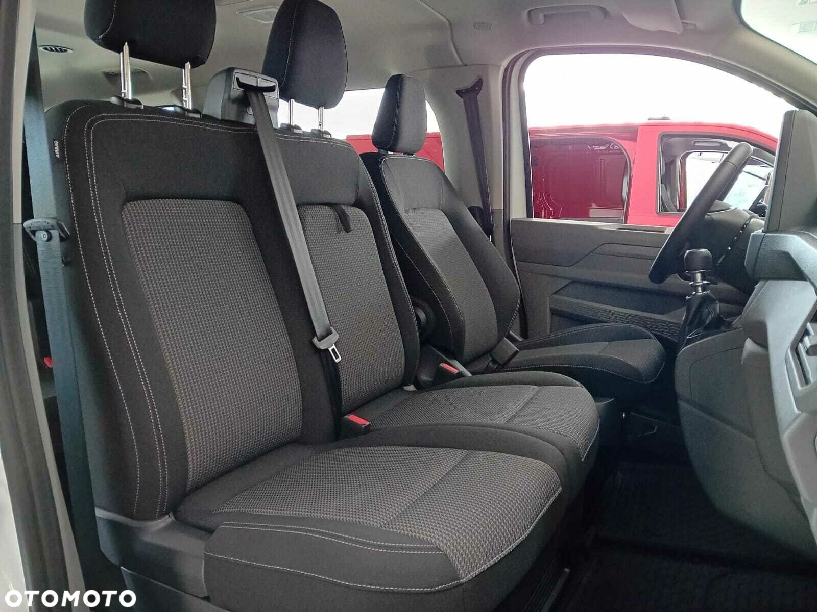 Volkswagen Caravelle - 8