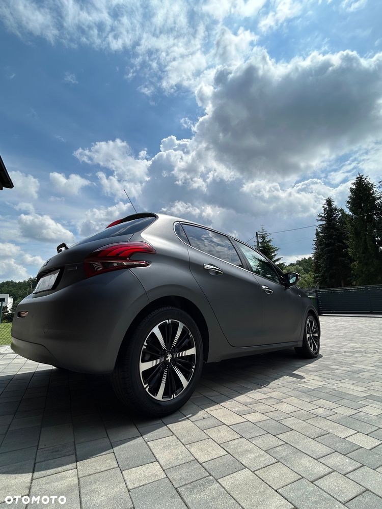 Peugeot 208 - 10