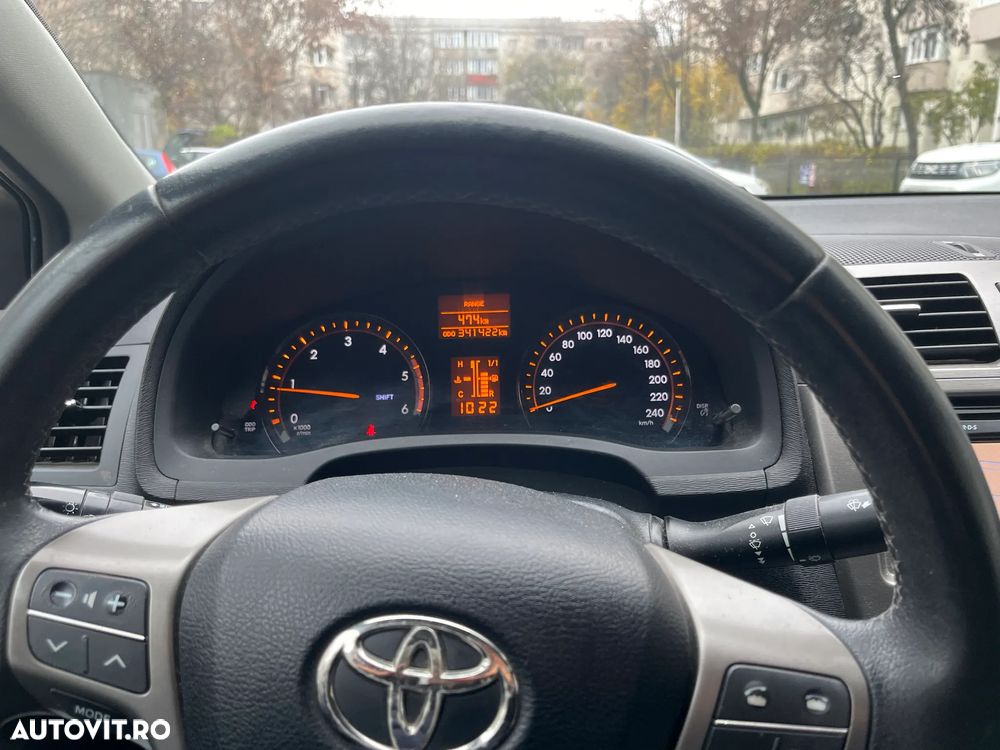 Toyota Avensis 2.0 D-4D - 3