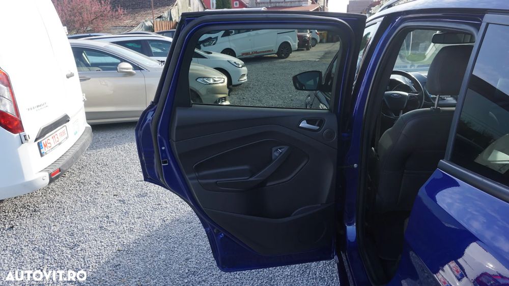 Ford Kuga 1.5 EcoBoost 2x4 ST-Line - 8