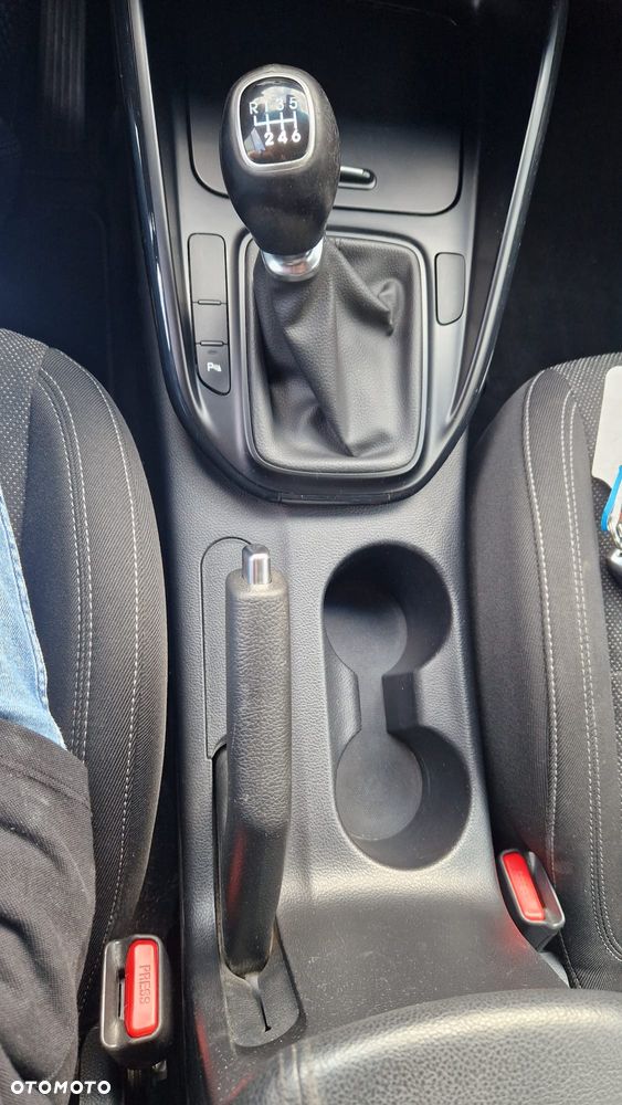 Kia Carens 1.7 CRDi M 7os EU6 - 11