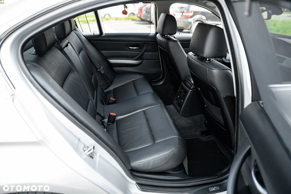 BMW Seria 3 330xi - 22