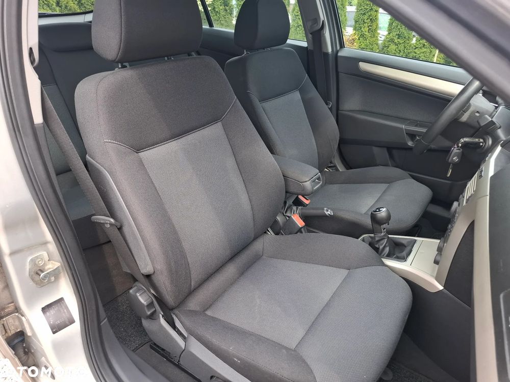 Opel Astra 1.6 NAVI - 21