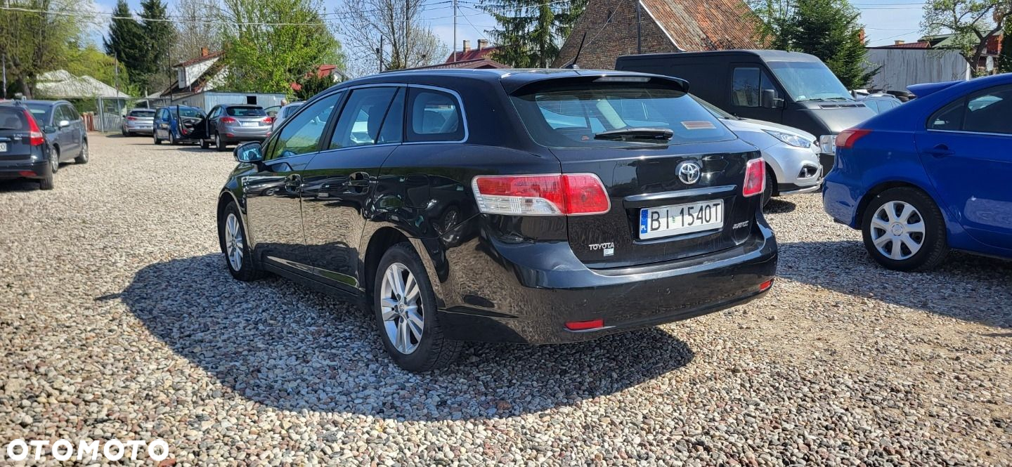 Toyota Avensis - 6