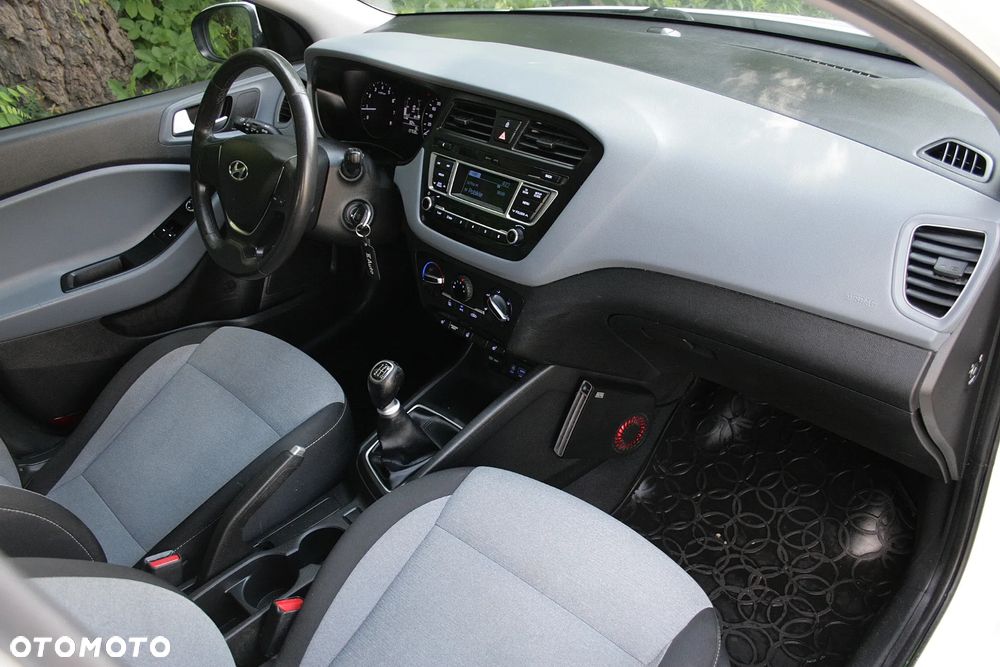 Hyundai i20 - 17