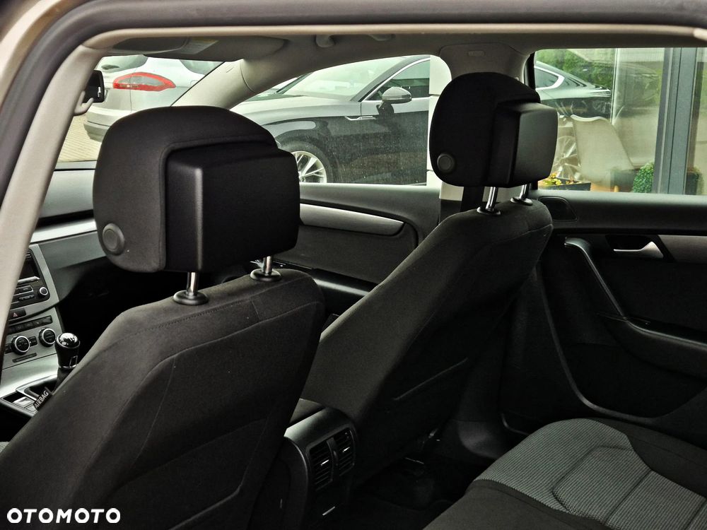 Volkswagen Passat 2.0 Blue TDI SCR Comfortline - 16