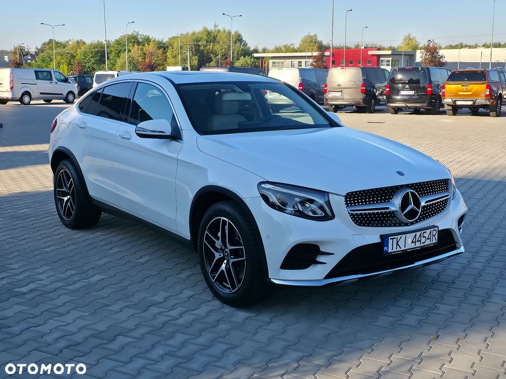 2019 Mercedes-Benz GLC 250 4-Matic, photograph 3