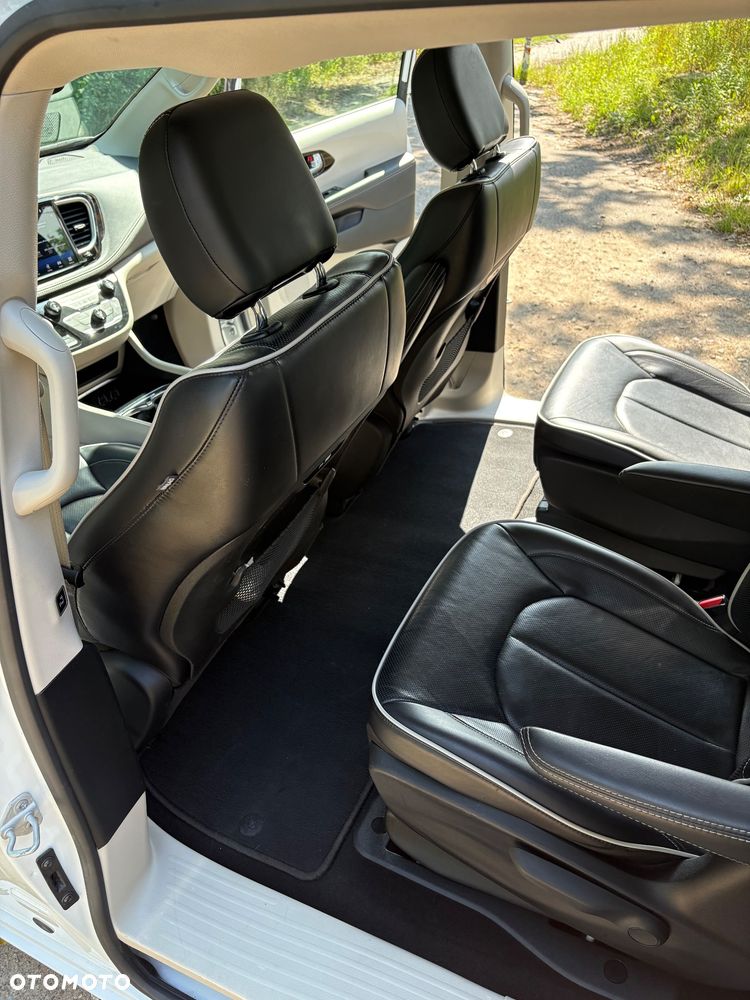 Chrysler Pacifica - 22