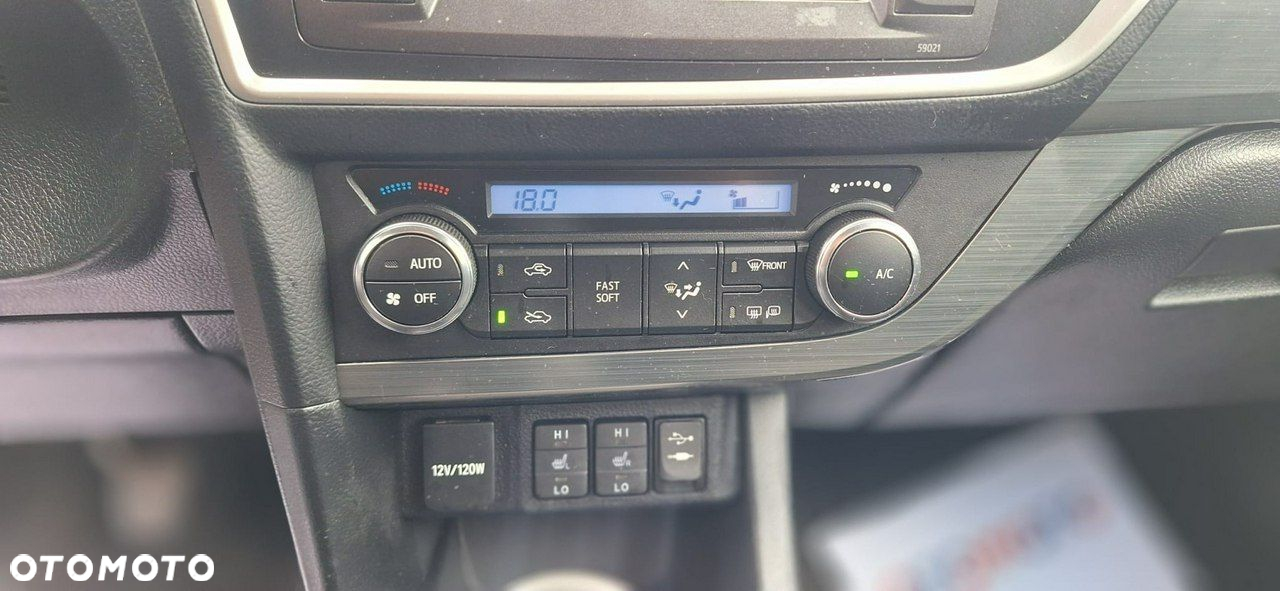 Toyota Auris - 13