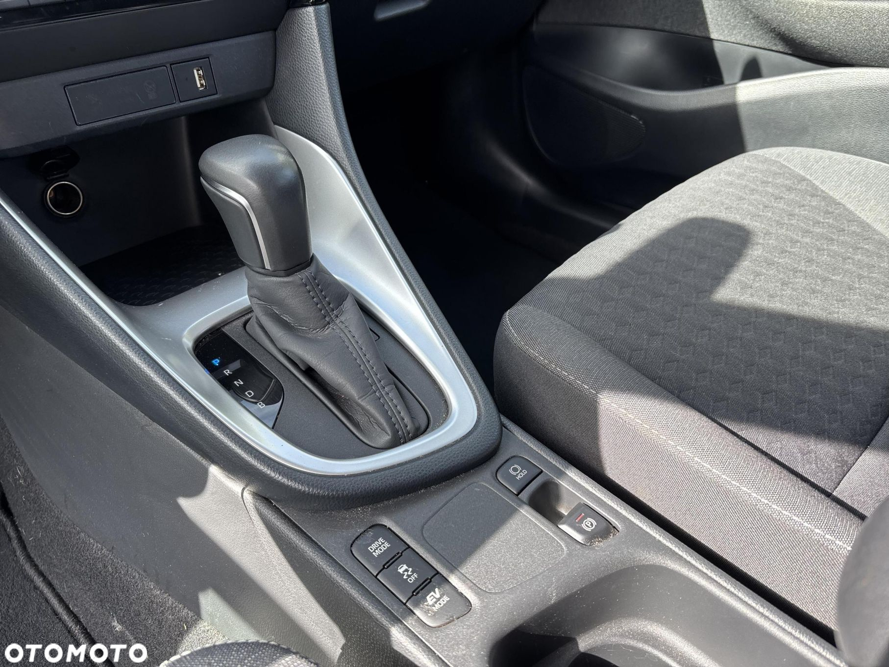 Toyota Yaris Hybrid 1.5 Comfort - 17