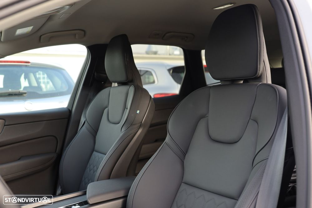 Volvo XC 60 2.0 T6 PHEV Core AWD - 7