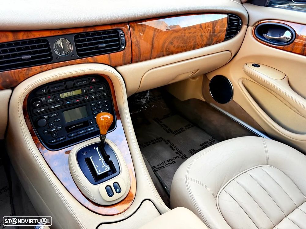 Jaguar XJ XJ8 3.2 Executive - 17