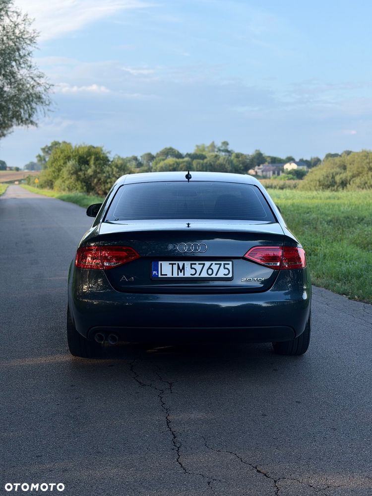 Audi A4 Limousine - 11