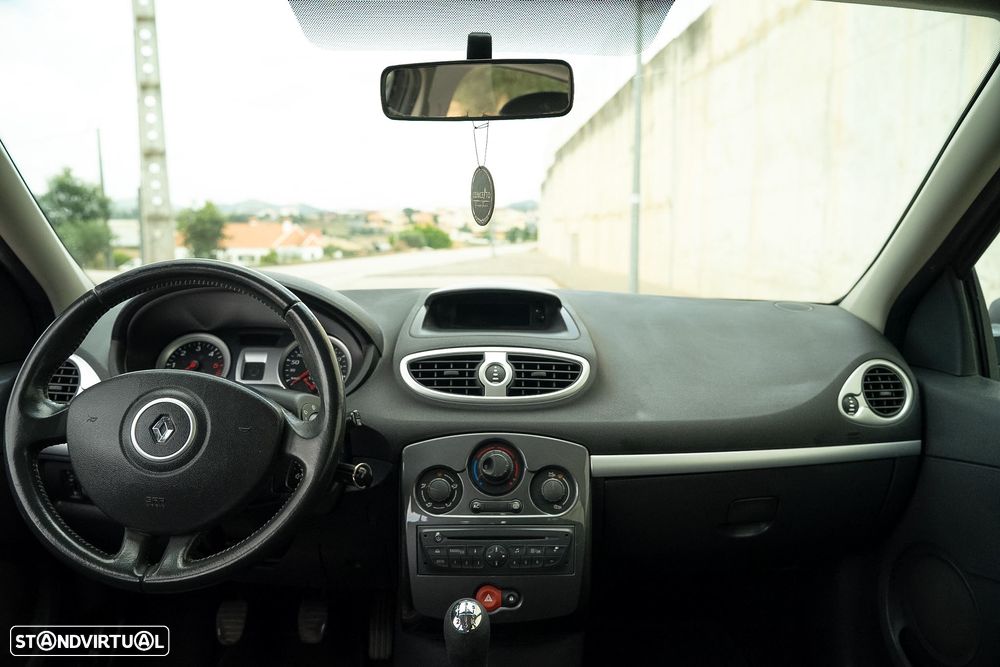 Renault Clio 1.5 dCi Dynamique S - 8