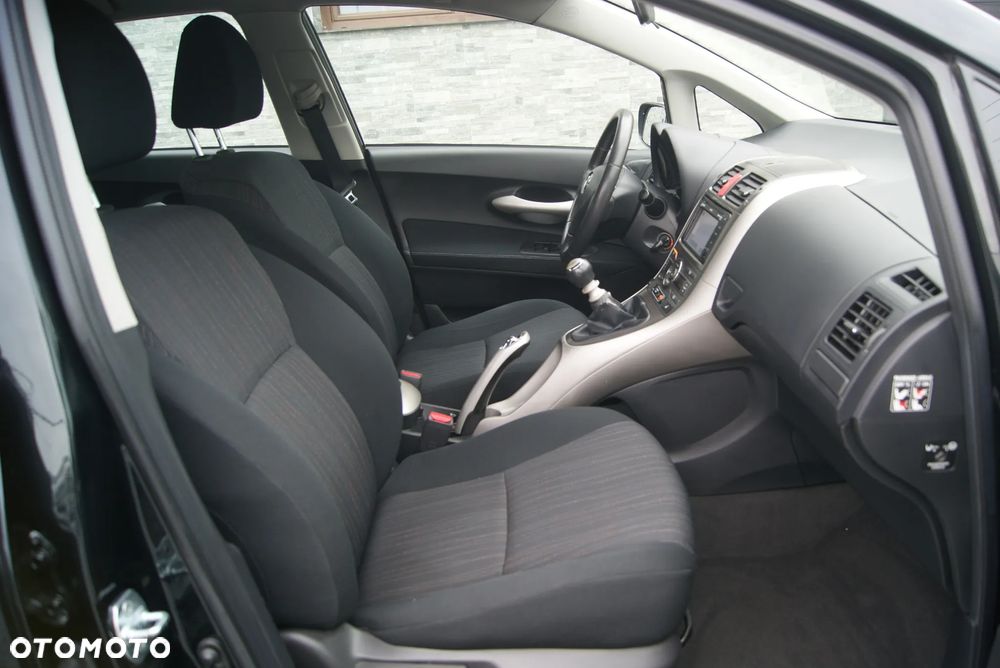Toyota Auris 1.33 VVT-i Premium + - 24
