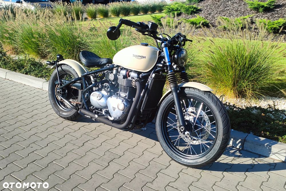 Triumph Bonneville Bobber - 4