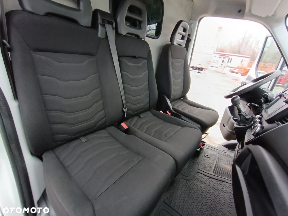 Iveco DAILY 35s13 L2H2 2.3 diesel 126kM, HAK(uciąg 3.5t) OPONY ZIMOWE BDB STAN, OGINALNY NISKI PRZEBIEG! Gotowy do pracy! - 37