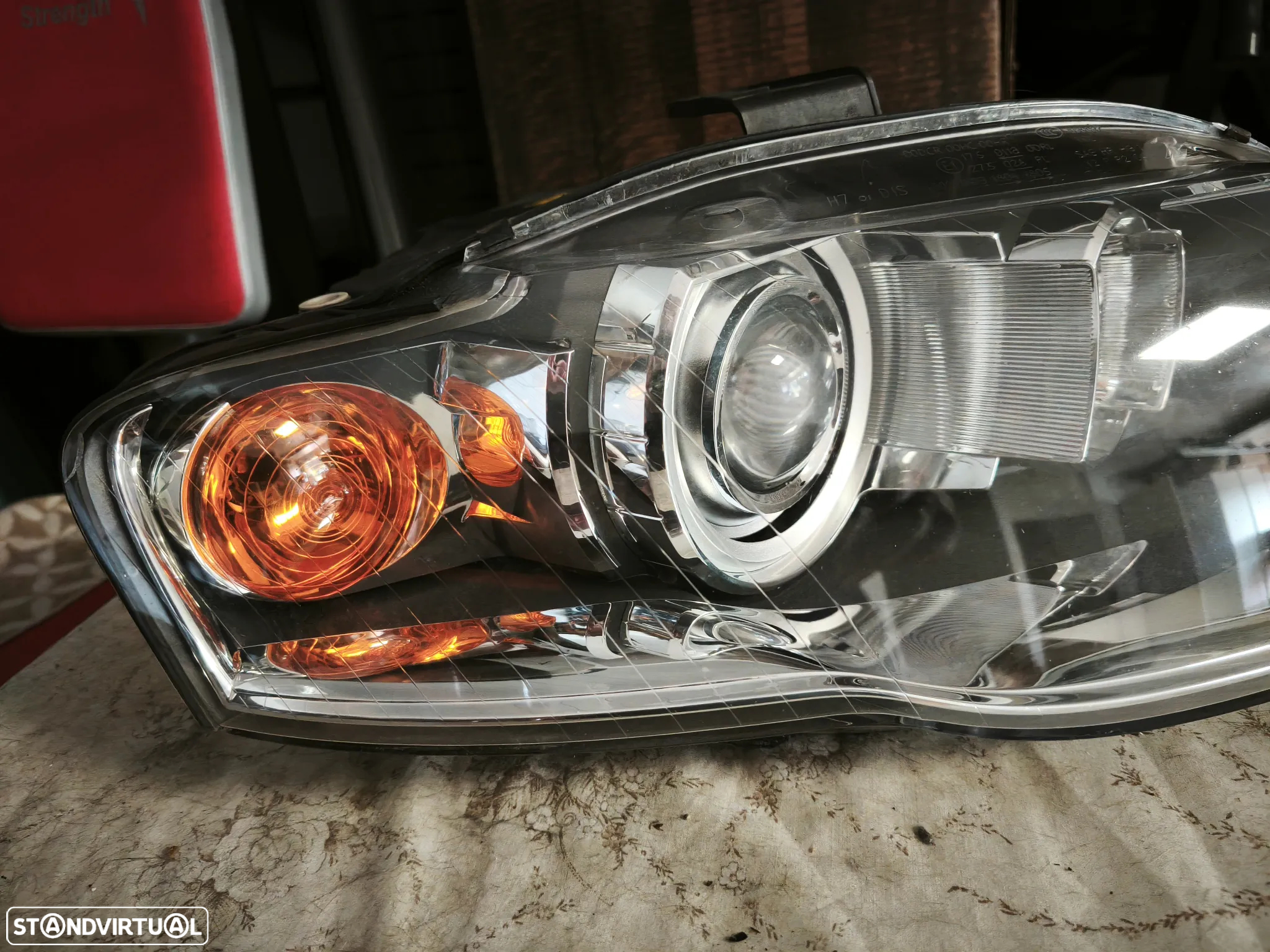 Farol direito bi-xenon Audi A4 B7 pisca laranja - 3