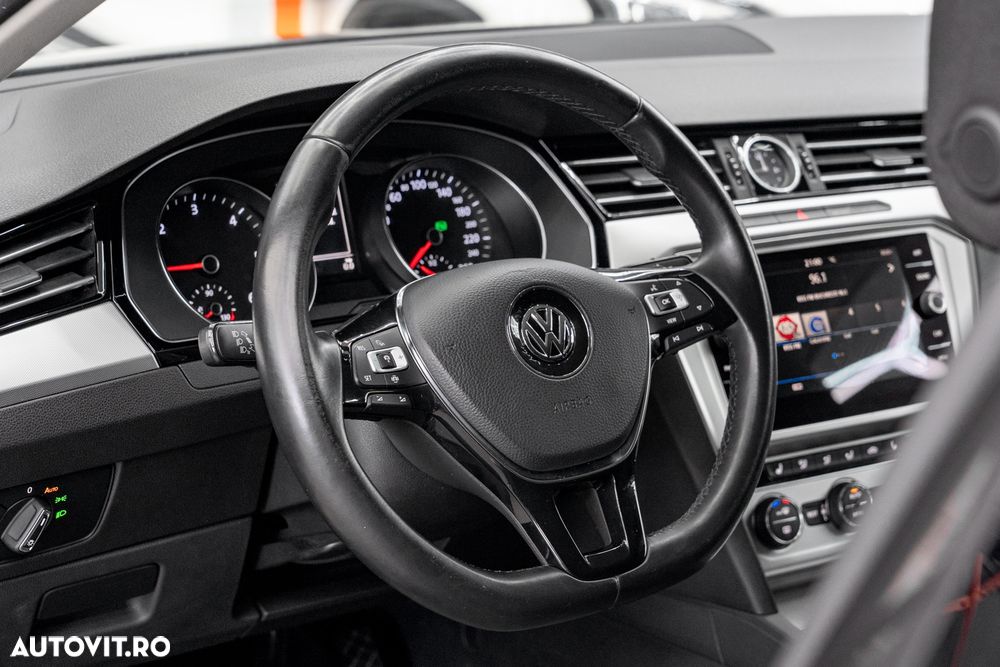 Volkswagen Passat 2.0 TDI DSG Trendline - 31