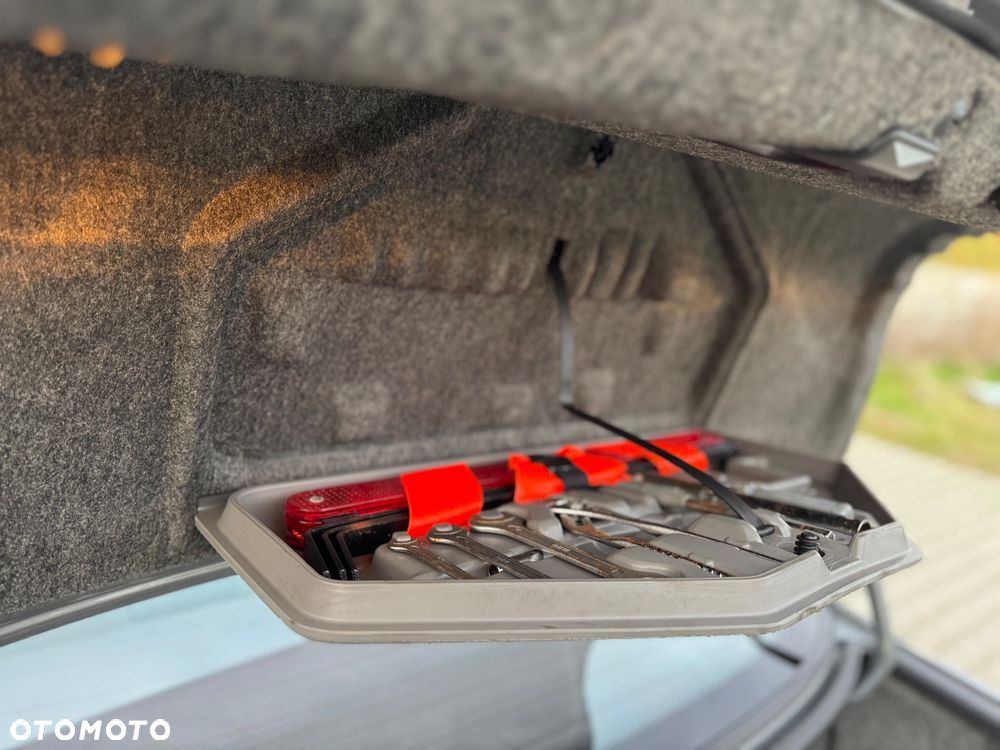 BMW Seria 5 525i - 32