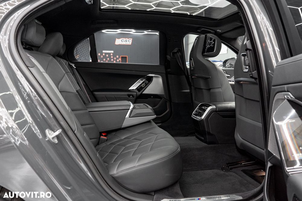 BMW Seria 7 740d xDrive MHEV - 17