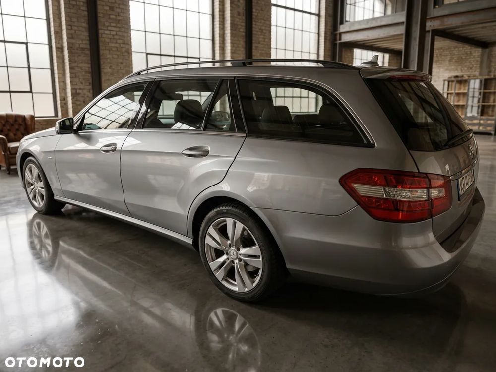 Mercedes-Benz Klasa E 220 CDI DPF BlueEFFICIENCY 7G-TRONIC Elegance - 5