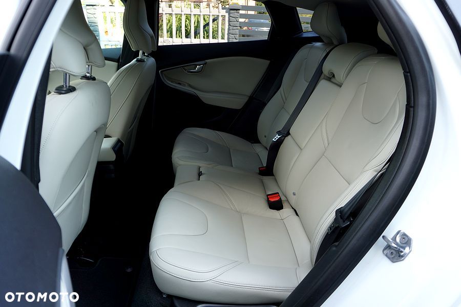 Volvo V40 D2 Summum - 25