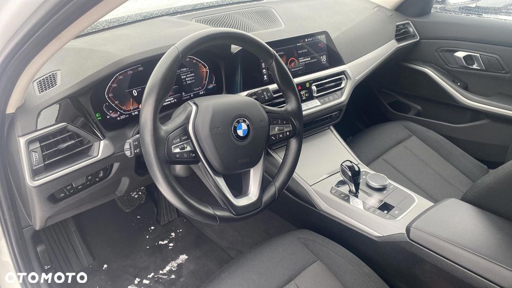 BMW Seria 3 318i Advantage - 10